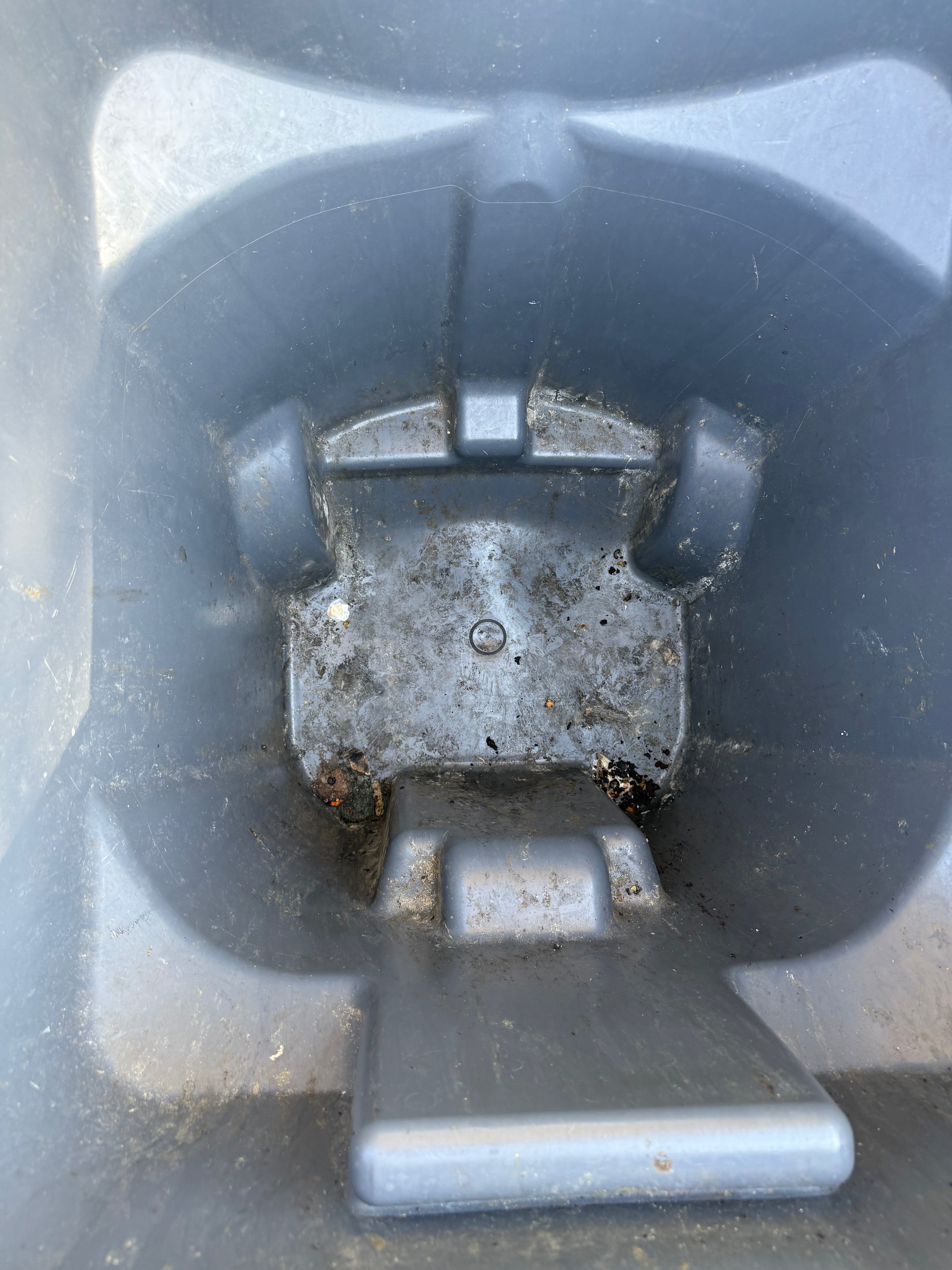 Recycling bin before cleaning